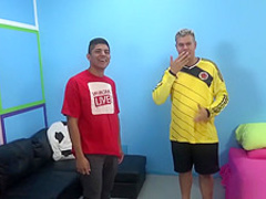 Jennifer White and Chase Ryder putting their handjob skills on display