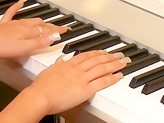 lesbian piano lesson