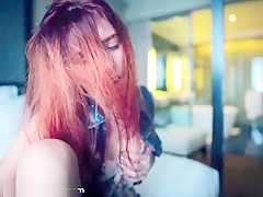 Attractive Webcam Babe Plays On Cam