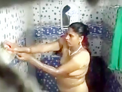 Indian mature aunty nude bath secret capture by neighbourboy