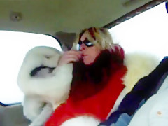 Fur coat milf gives blowjob to taxi man