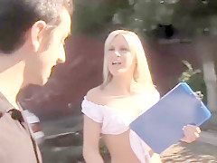 Teen blonde demontee