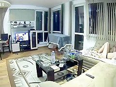 Home alone (Voyeur cam)