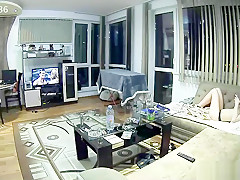 Home alone (Voyeur cam)