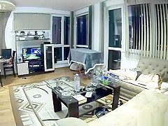 Home alone (Voyeur cam)