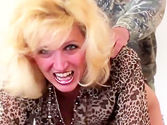 Mature gets it doggystyle