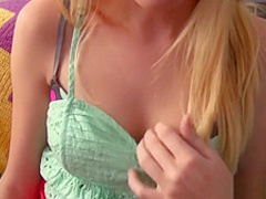 Amateur teen gets huge cumshot on her back