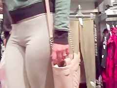 Thick Ass Latina in leggings