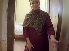 Arab chick blows and rides big fat cock at a hotel room