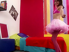 Vanilla hardcore with the tiny Latina