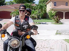 Big Tits Arab Pornstars Mia Khalifa and Julianna Vega Fuck Big Dick White D