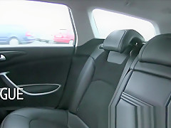 i Black haired babe fucks the cab driver