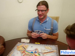 PHILAVISE-Gamers get a beeg