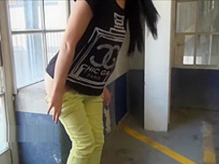 Amateur Carmels feels good outside playing with her pussy