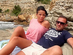 Toujours aussi impГ©tueuse mais toujours aussi bonne la salope de Marseille