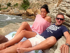 Toujours aussi impГ©tueuse mais toujours aussi bonne la salope de Marseille