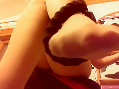 Sei umiliato e deriso per essere quello che sei un povero sottomesso