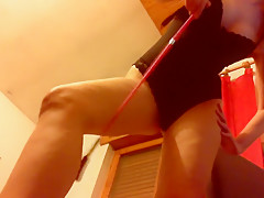 Sei umiliato e deriso per essere quello che sei un povero sottomesso