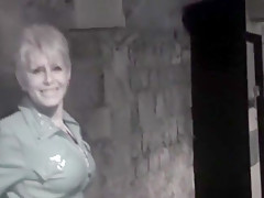Exhib, voyeur, amateur avec Coquinette la vieille