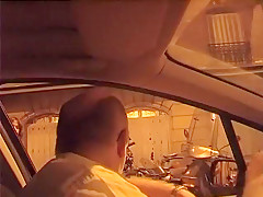 Une pute se fait baiser par deux clients