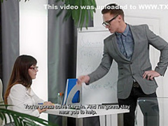 Nerdy teen slurping hard on her knees