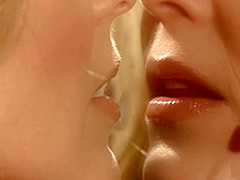 Julias got no problem fucking herself