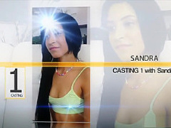 Garota lendo no cГє sem dГі