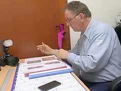 Cette fille grassouillette va se faire bourrer le q pour son premier casting