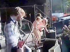 Amateur couple fucking at a rock concert