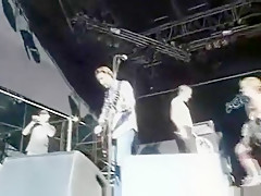 Amateur couple fucking at a rock concert