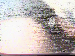 Mientras duerme le abro el culo