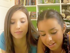 Amazing college girl feet !