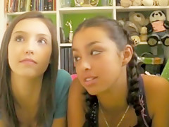 Amazing college girl feet !