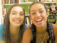 Amazing college girl feet !