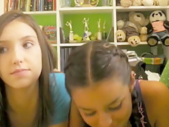 Amazing college girl feet !