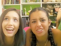 Amazing college girl feet !