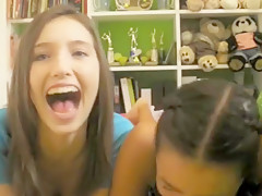 Amazing college girl feet !