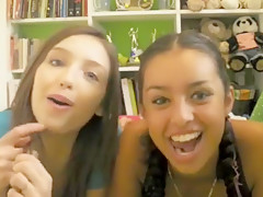 Amazing college girl feet !