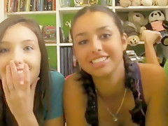 Amazing college girl feet !