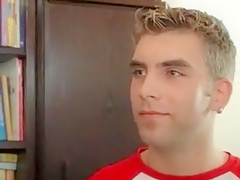 Un jeunot fist bien profond une mature allemande