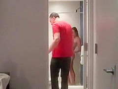 Salope baise avec le mec du room service