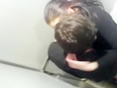 xhamster.com_5782468_dans_les_toilettes_240p