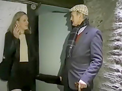 Papy baise une jeune pute