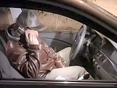 Brunette russe aux seins superbes tringlée en double par 2 pervers