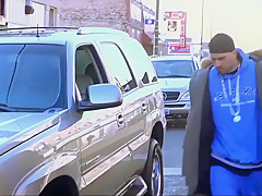 interracial kissing and ass grab (Barbershop 2002)
