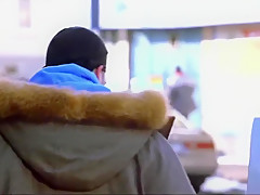 interracial kissing and ass grab (Barbershop 2002)