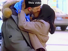 interracial kissing and ass grab (Barbershop 2002)