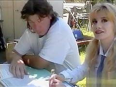 L'étudiante préfère baiser que de réviser les cours