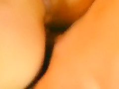 Cynthia Lavigne enculée sauvagement sur la table