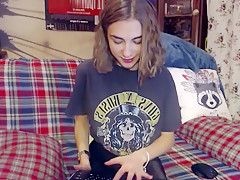 Who is this sexy cam girl?